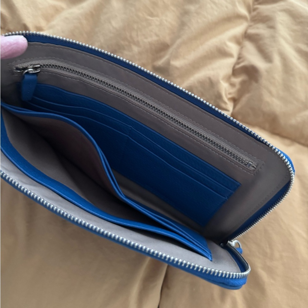 Mark & Graham Vibrant Blue Leather large wallet - Picture 2 of 2